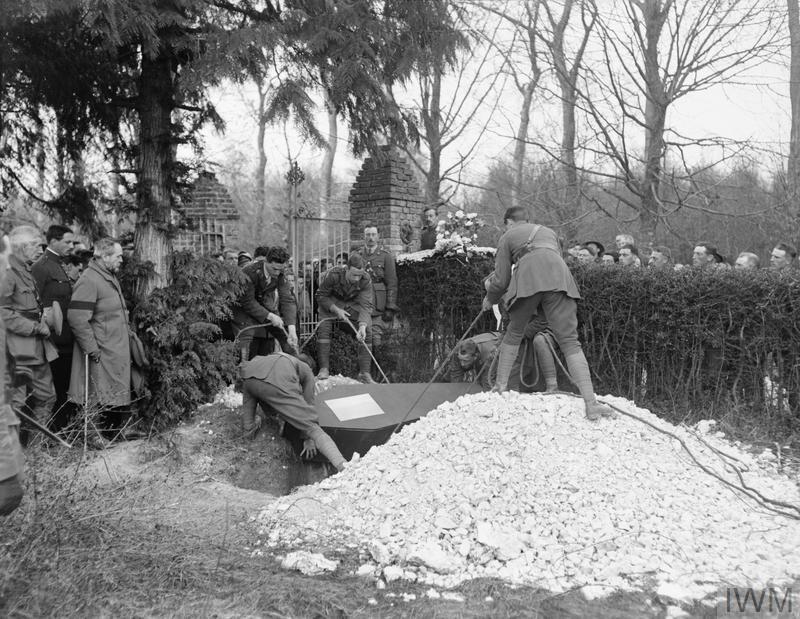 Australian troops lower Richthofen's casket in Bertangles Cmetery.
