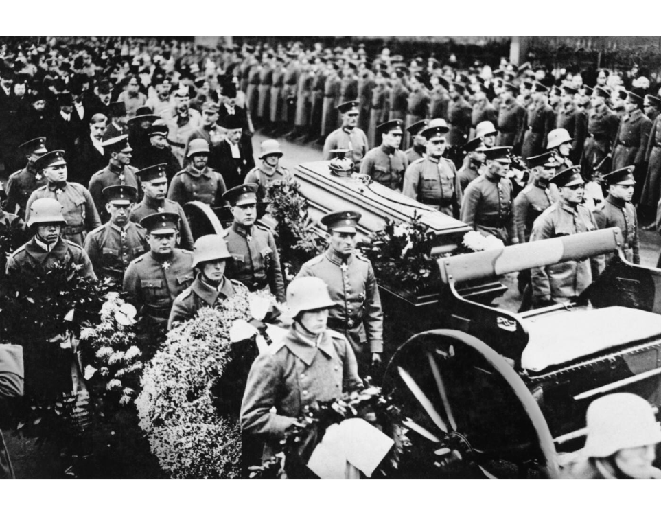 In 1925 Richthofen’s body is transferred from France to Germany in an elaborate state funeral attended by Paul von Hindenburg. Richthofen is interred in Berlin’s Invalidenfriedhof (Invaliden Cemetery)